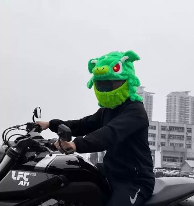 მწვანე დრაკონის ჩაფხუთის ქუდი