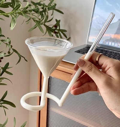 100მლ ჭიქა ჩაშენებული სპირალური შესრუტვით – კრეატიული დიზაინი კოქტეილისა და წვენისთვის