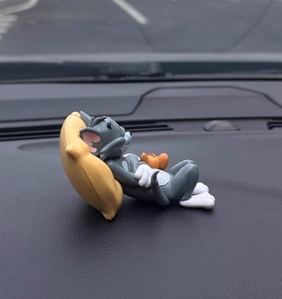 მინი ჯერის ფიგურა მანქანის პანელისთვის – მხიარული დეკორაცია